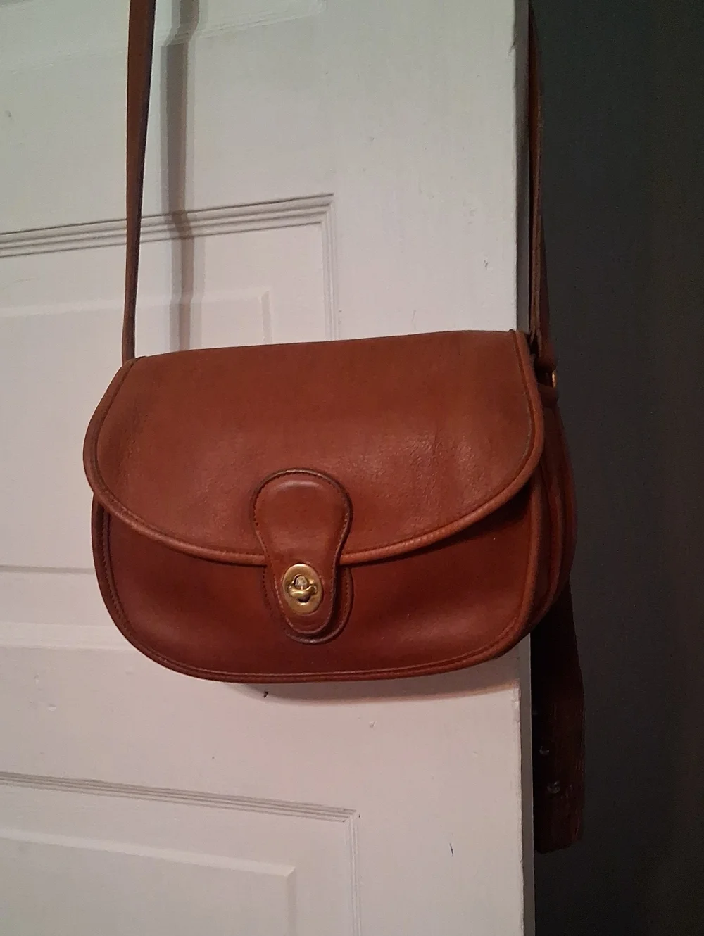 Coach Blast From The Past So Cute Brown Leather Turn-Lock Crossbody Bag ( USA)